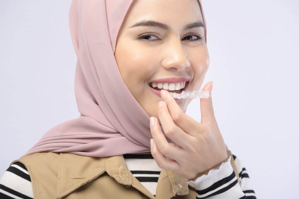 ما هي انواع تقويم الاسنان المتوفرة ؟ 10 ما هي انواع تقويم الاسنان المتوفرة؟ هل تحلم بابتسامة هوليود ؟