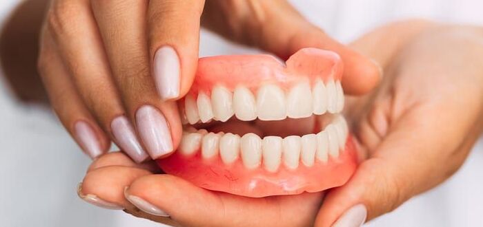 ماذا يحدث عند عدم تعويض الاسنان المخلوعة وكيفية علاجها؟